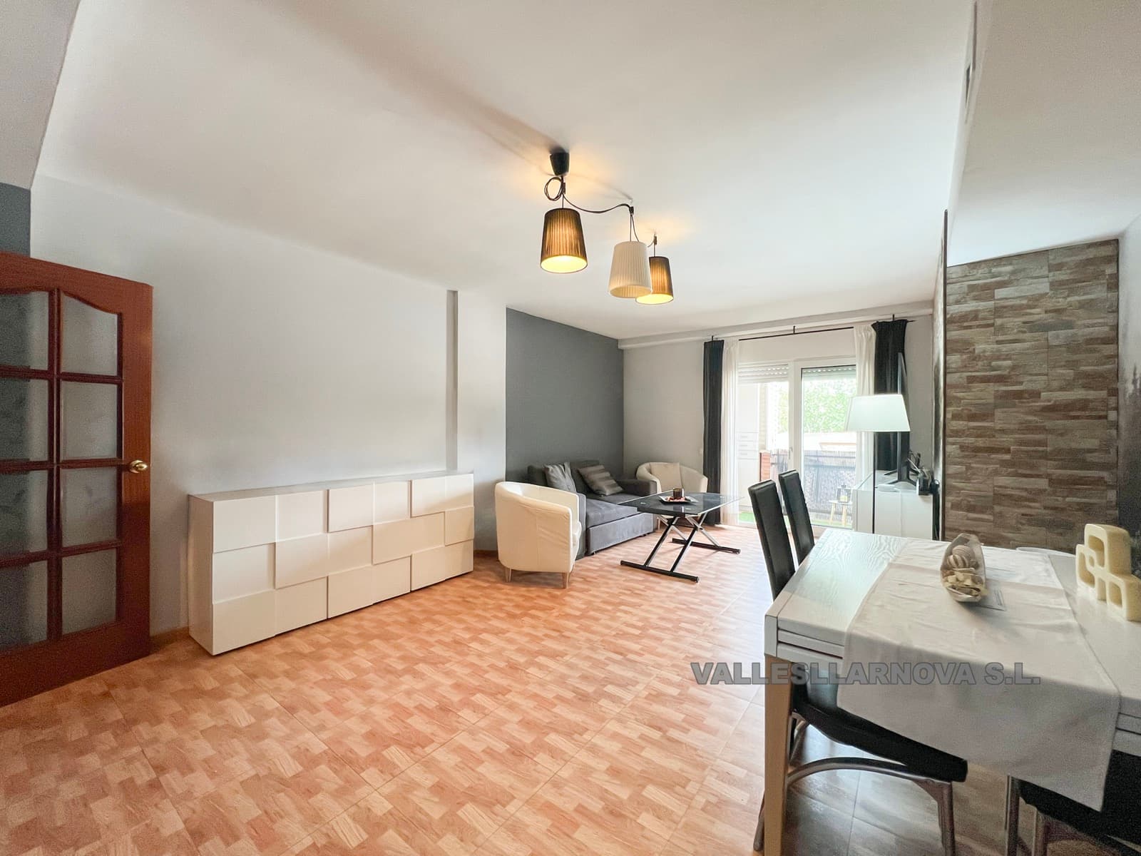 CÉNTRICO, CON PISCINA Y JARDÍN COMUNITARIO - foto 5
