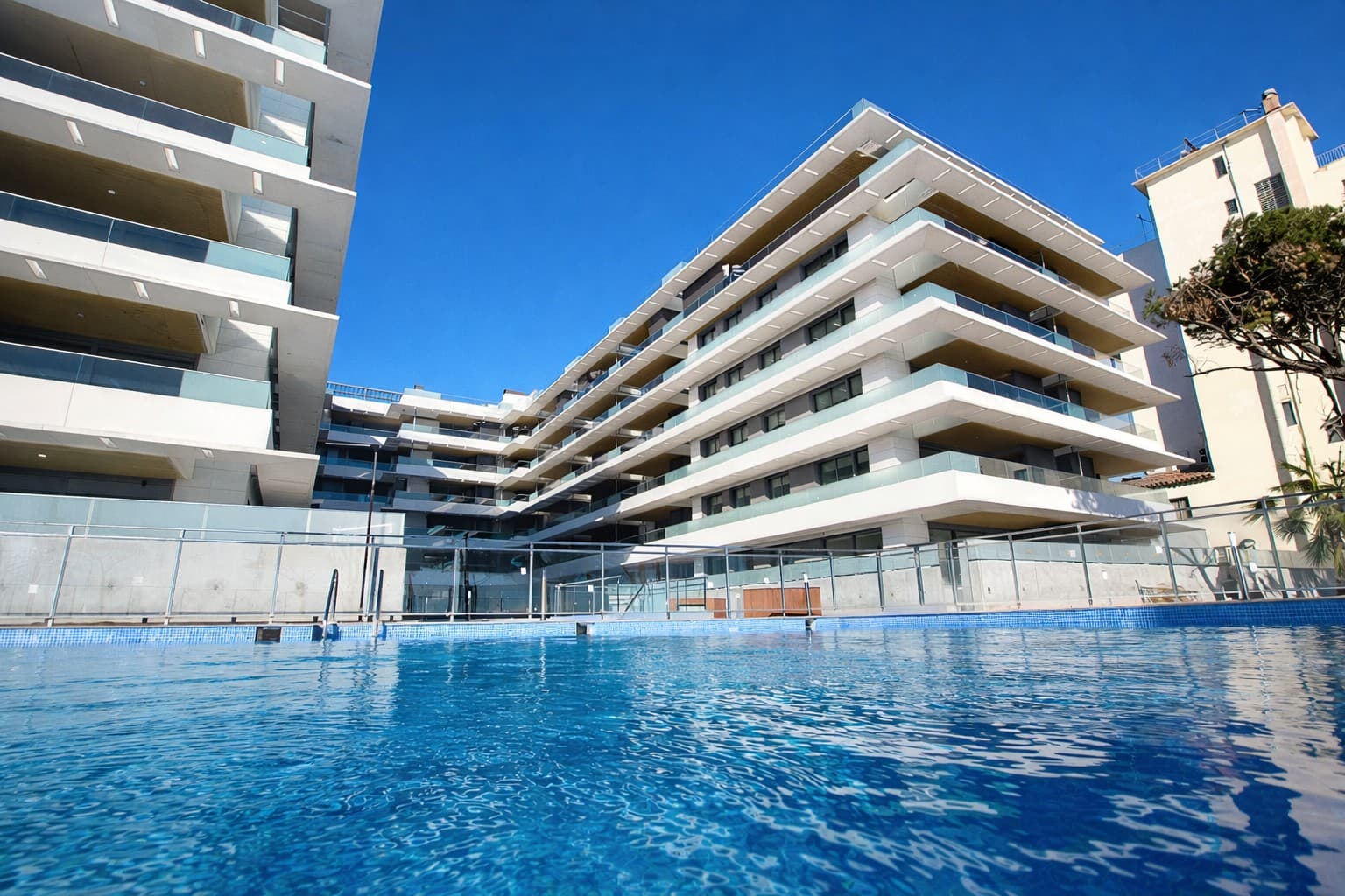 Edificio de viviendas con piscina en Mollet del Vallès